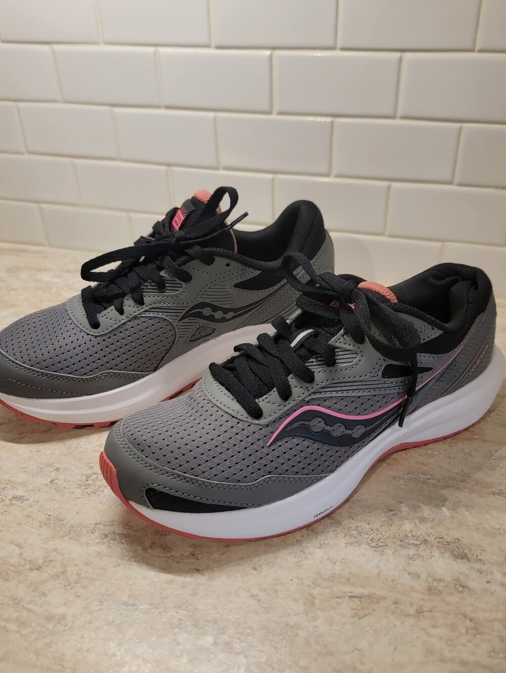 Saucony Cohesion 16 Running Shoe, Gray, Pink Black, Size 7.5